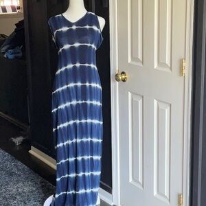 Fashion Nova Blue and White Sleeveless V-Neck Sundress